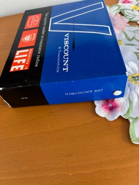 VINTAGE OLD 6 TRANSISTOR RADIO, VISCOUNT MODEL 607, A REAL GEM!!