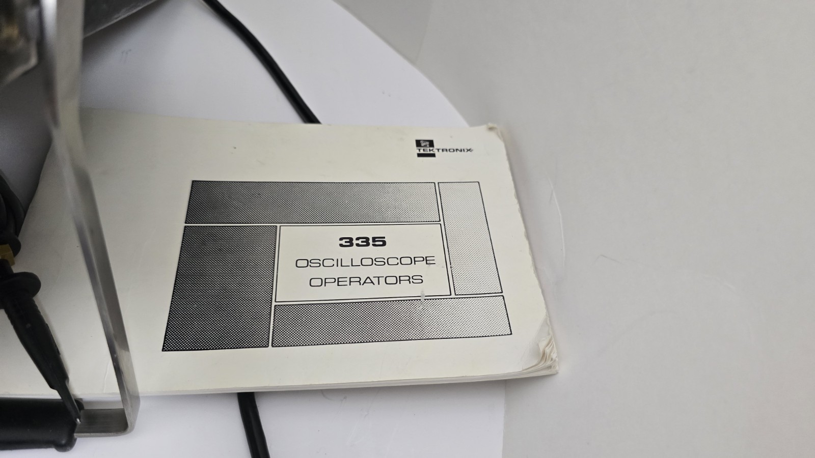 Sony Tektronix 335 Oscilloscope - Dual trace 35MHz small portable W/3 Probes