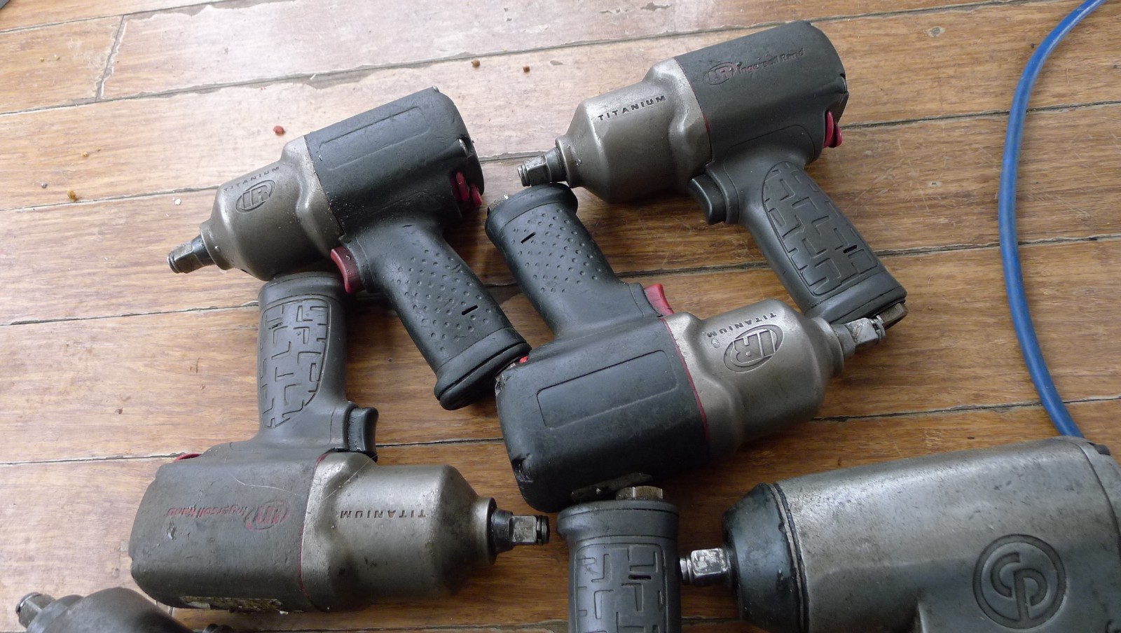 7 LOT 1/2" DRIVE AIR WRENCHES, 6 IR, PARTS OR REPAIR