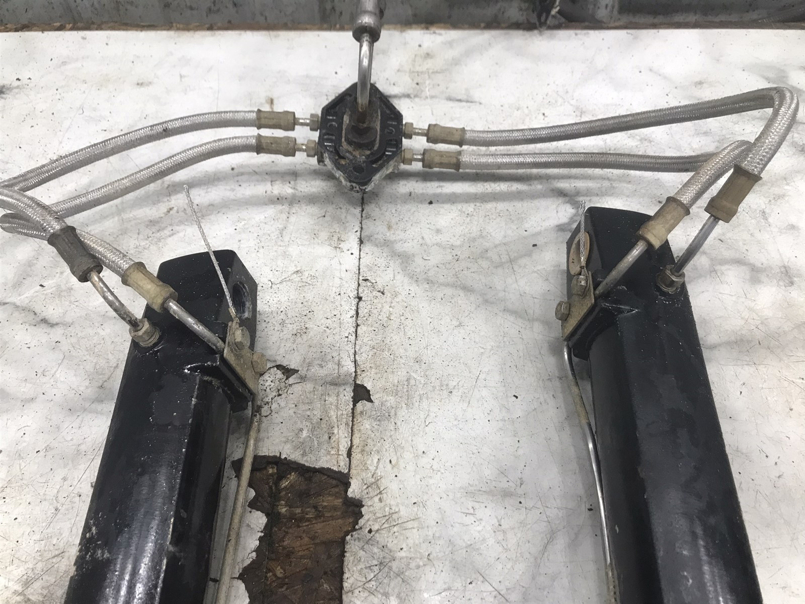 Mercury marine MerCruiser Alpha Bravo trim tilt lift hydraulic cylinders NO SALT