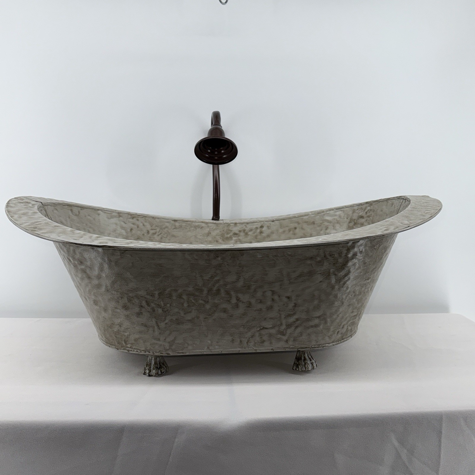 Newborn Studio Props 25x14x8 Antique Inspired Footed Bathtub/Prop/Decor