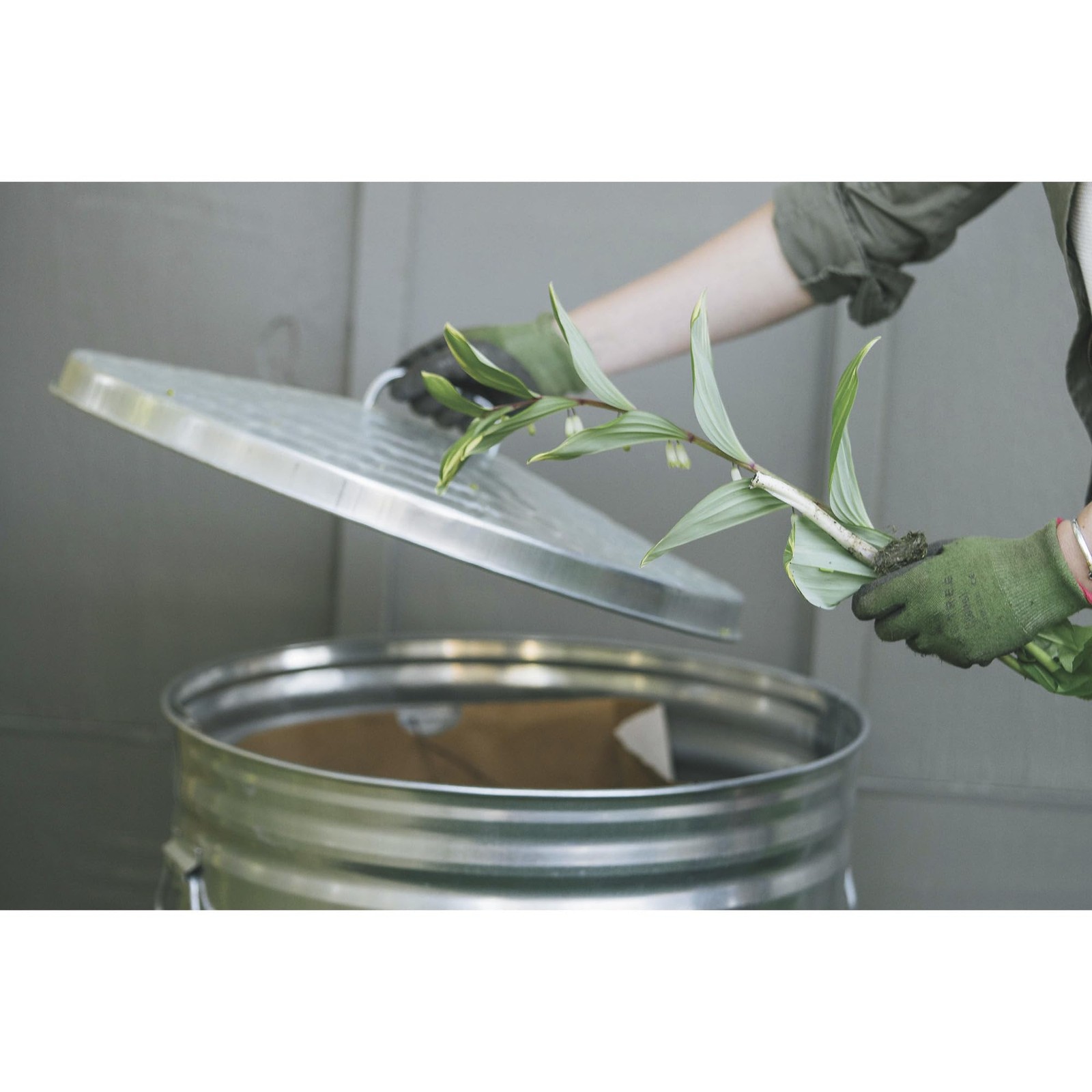 Behrens Galvanized Steel Trash Can with Lid, 31 Gal., 21in. Dia. × 29.75in.H