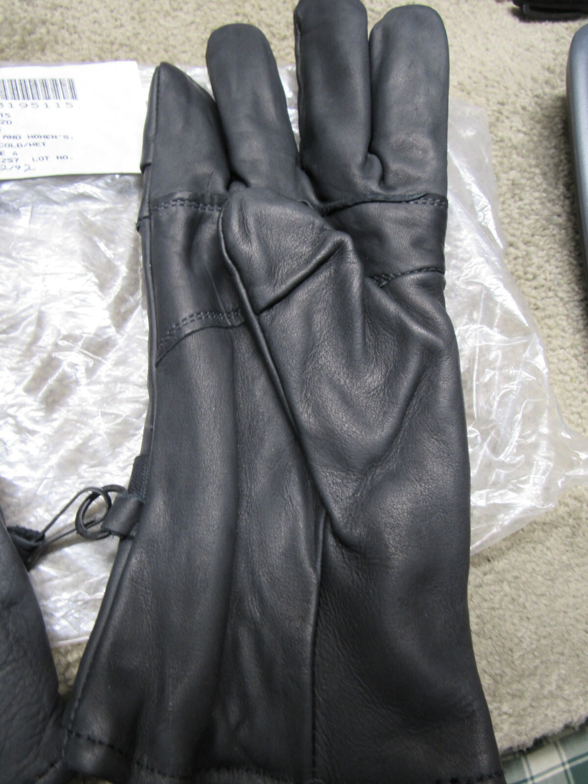 US Military Black Leather ICW Gloves Cold Wet Weather TO 14 Degrees Size 4 NOS