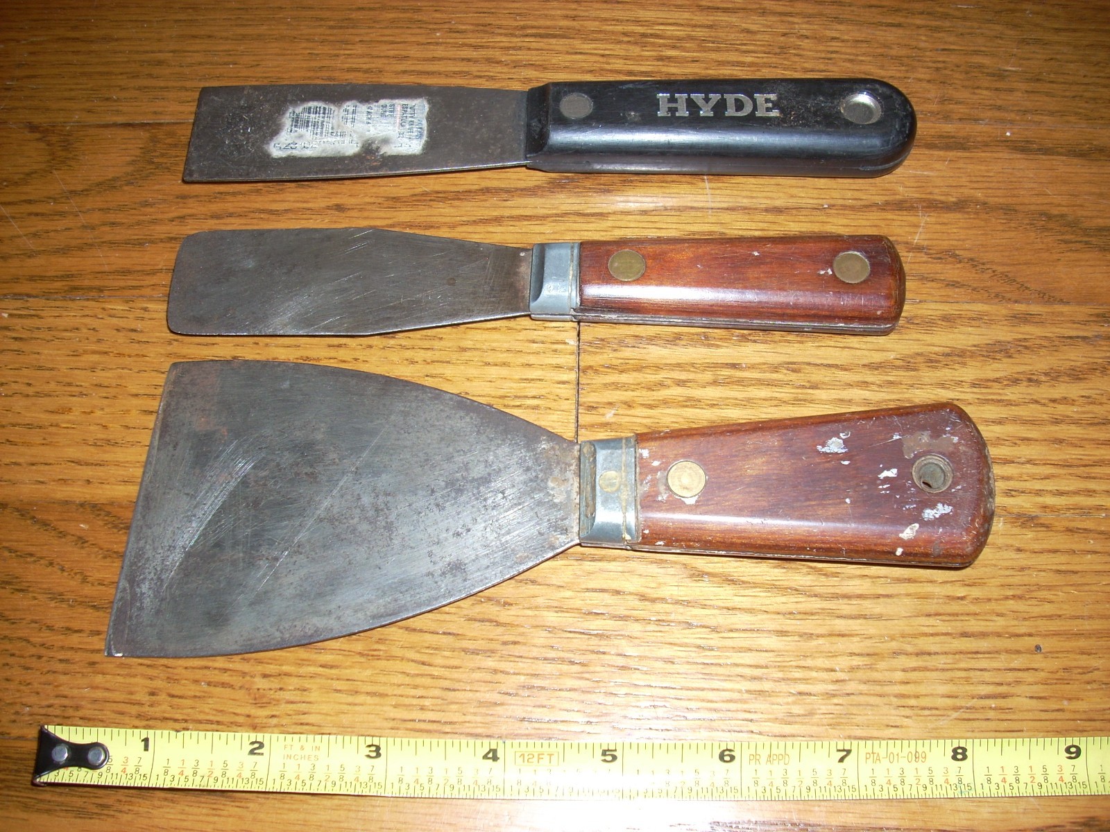 Vintage Lot of 2 Red Devil Putty Knife / Paint Scrapers 3” and 1 1/4” Plus HYDE