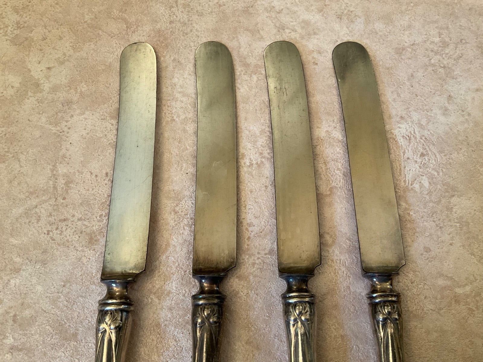 4 Pc 1906 GRENOBLE / GLORIA Silverplated 7" DINNER KNIVES Wm A Rogers/Oneida