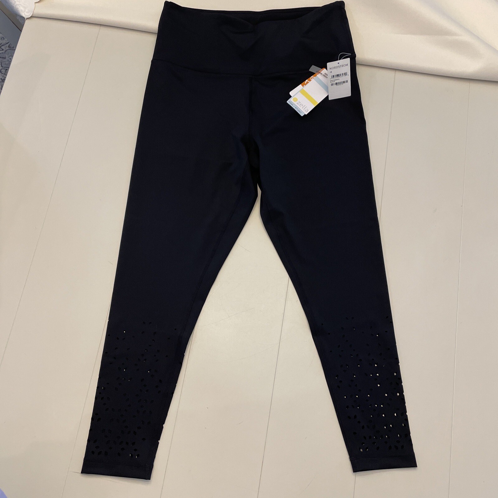 NWT ZELLA / NORDSTROM High Waist Geo Laser Midi Black leggings, size 1X