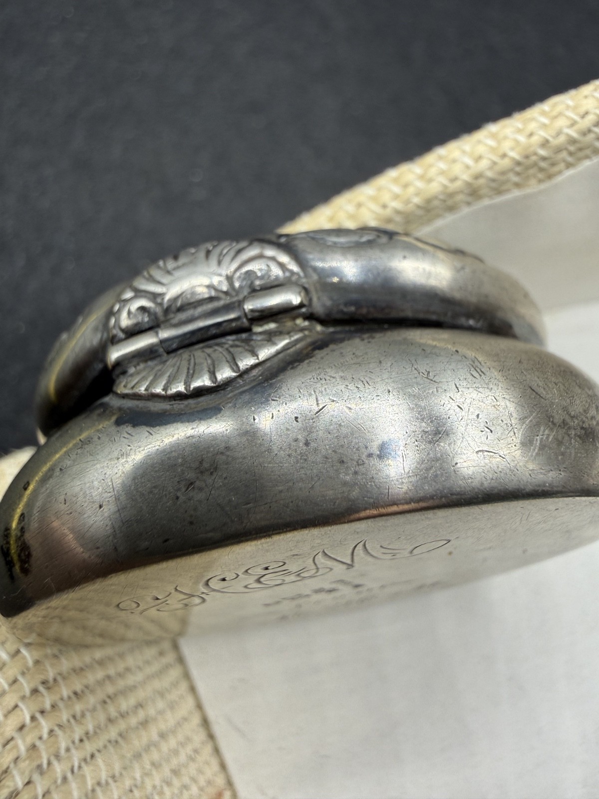 ANTIQUE STERLING SILVER FRANK SMITH ROUND DECORATIVE PILL TRINKET SNUFF BOX