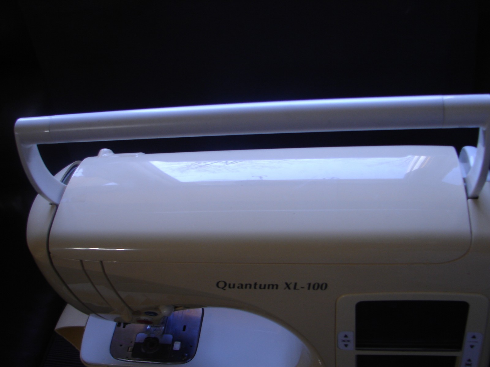 Singer Quantum XL-100 Sewing Machine W/Foot Pedal Power Cord & Accessories