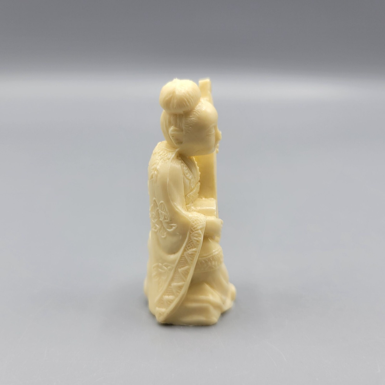 Vtg Resin Japanese Netsuke Oriental Asian Women Figurine Playing Instrument 2"