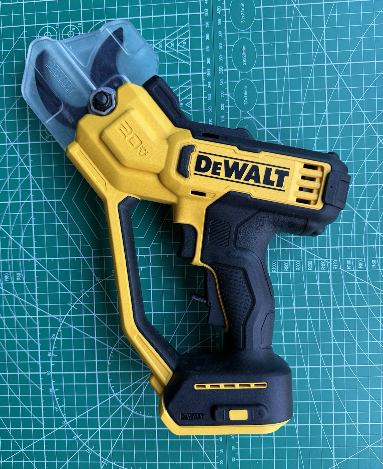 DEWALT-20V Pruner Shear KIT w/Battery, Charger & FREE TOOL BAG #DCPR320D1