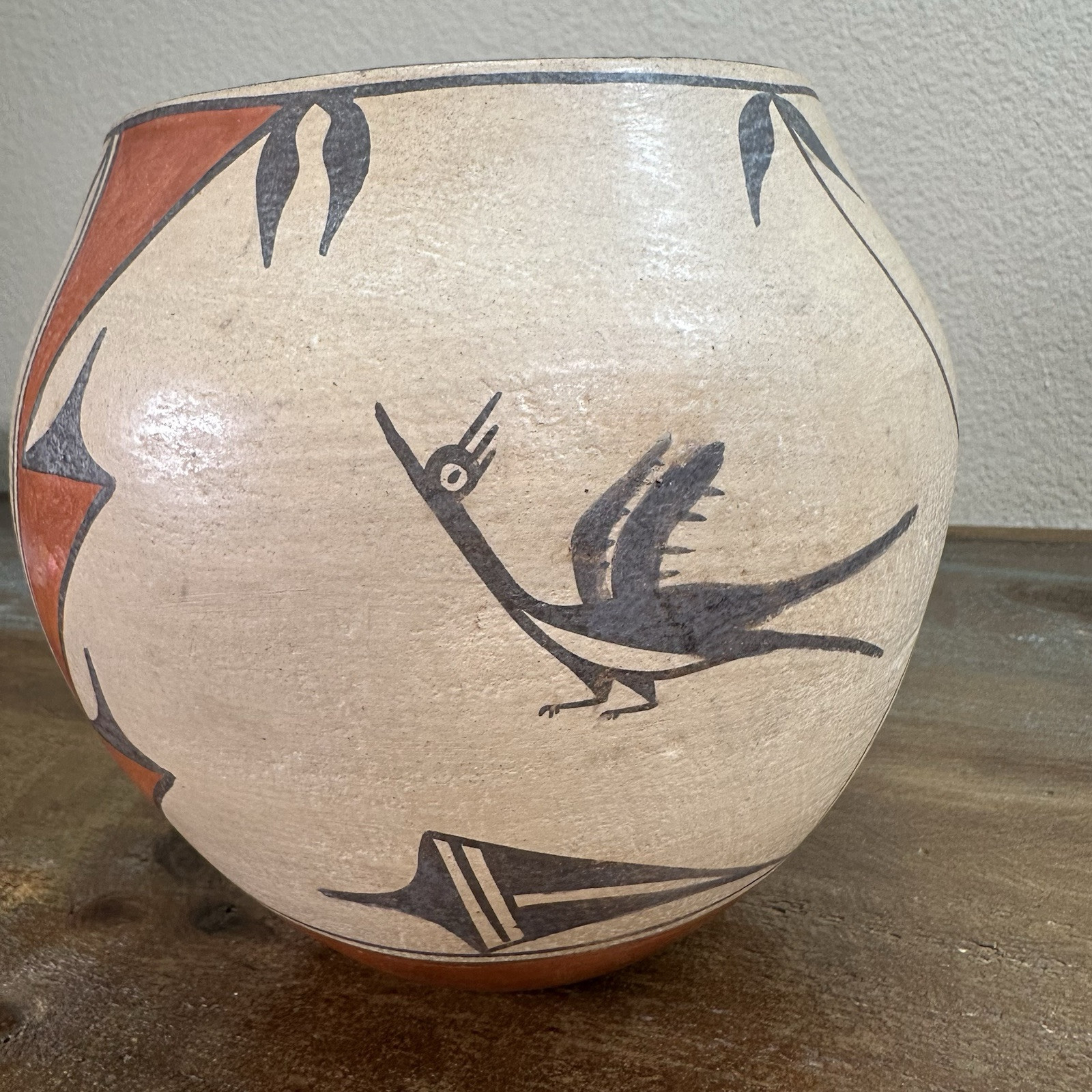 Unsigned Authentic New Mexico Zia Pueblo Indian Pottery Painted Bird Pot 7.5”