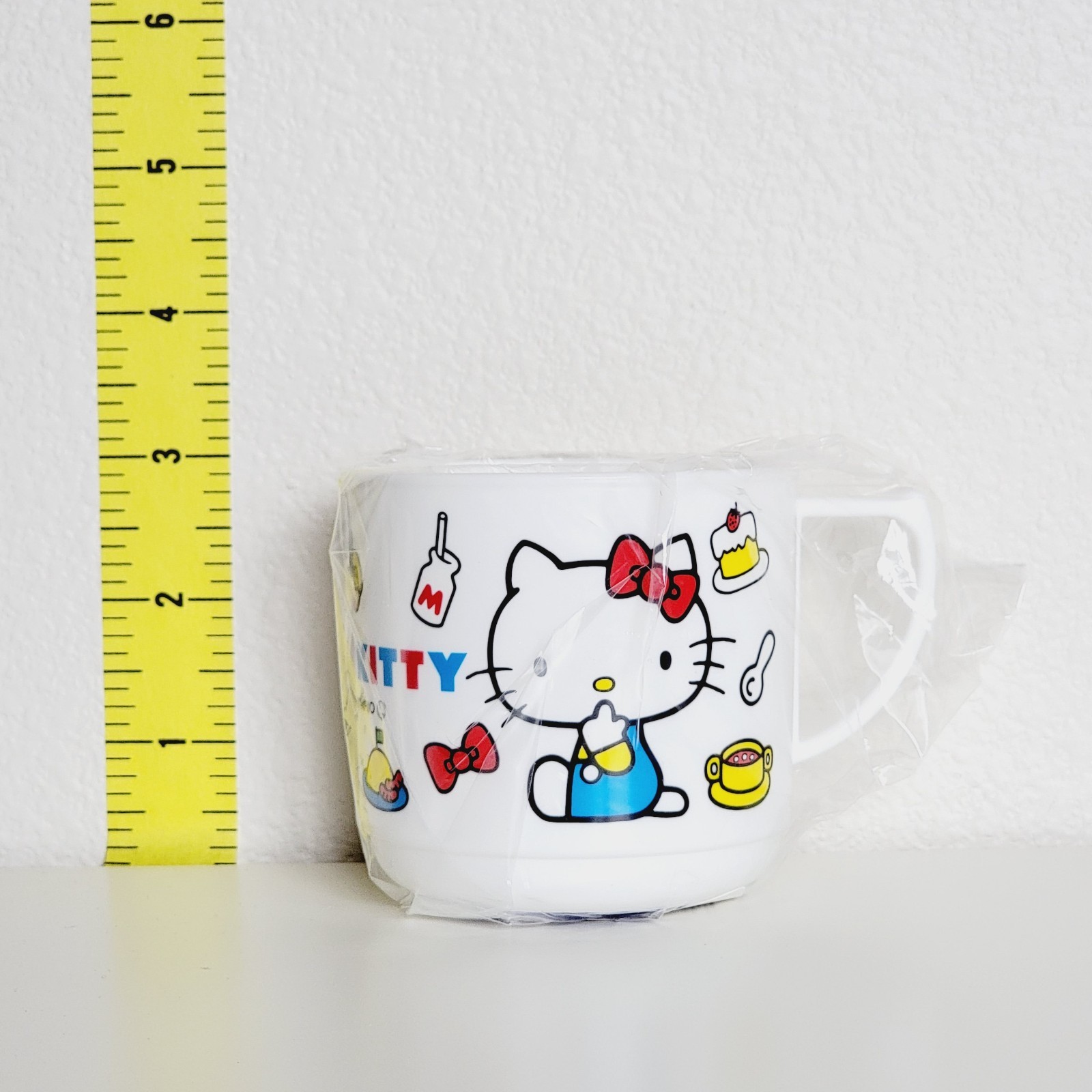 Sanrio Hello Kitty Dinnerware Kids Toddler Set of 4 Mug Cup Bowl Plate White
