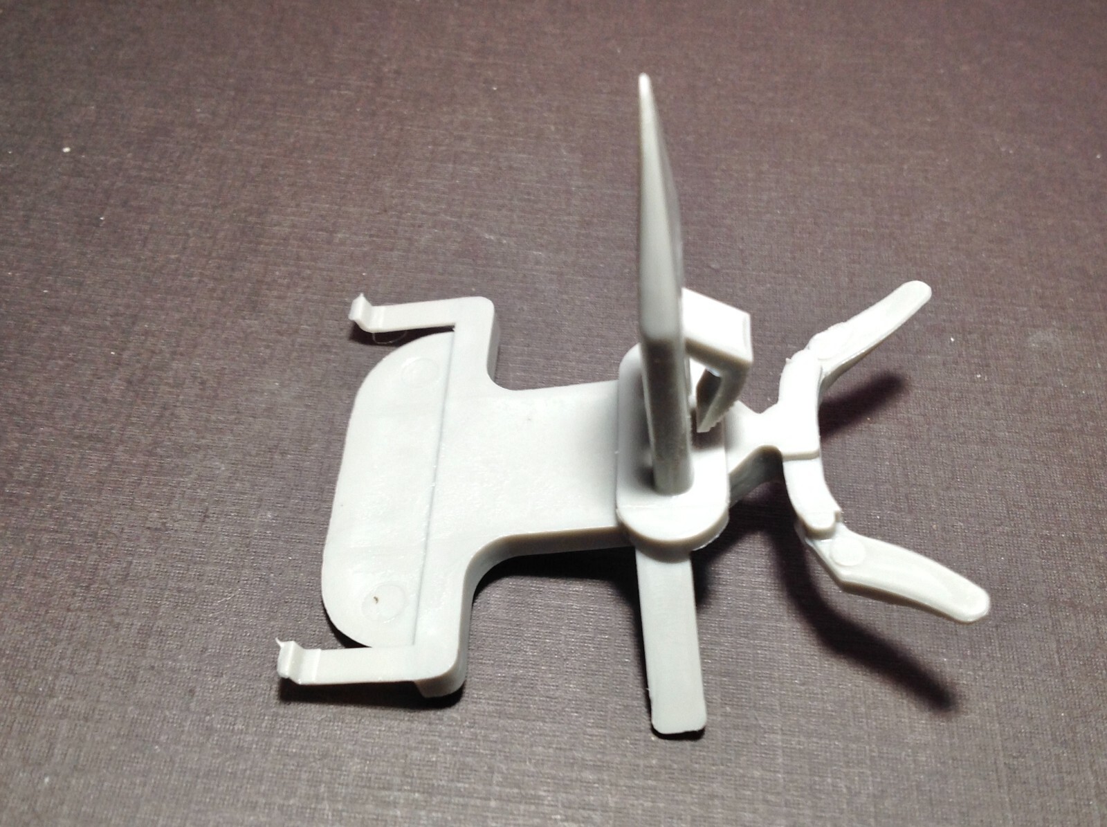 1 pc NORS rear window garnish lower moulding clips 1980-1984 Cadillac Olds Buick