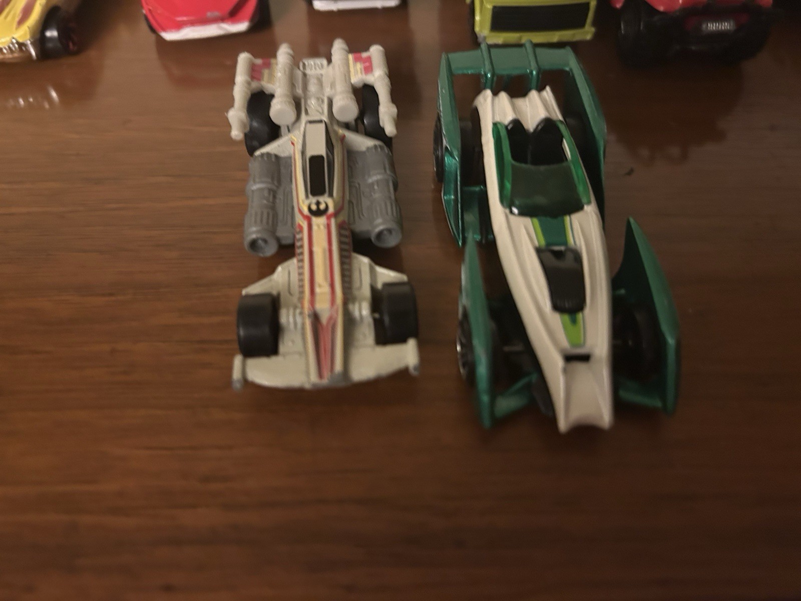 Hot Wheels Random 46 With Accessories And Beat Up Car Holder Read Disc