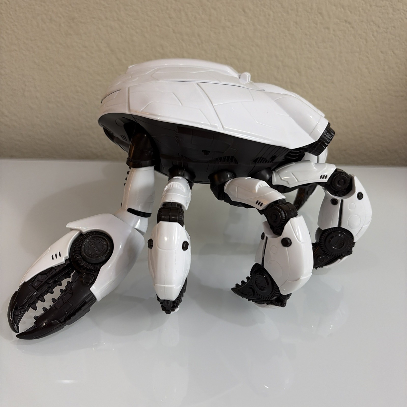 WowWee White and Black Robotic Spider Toy Robot Figure