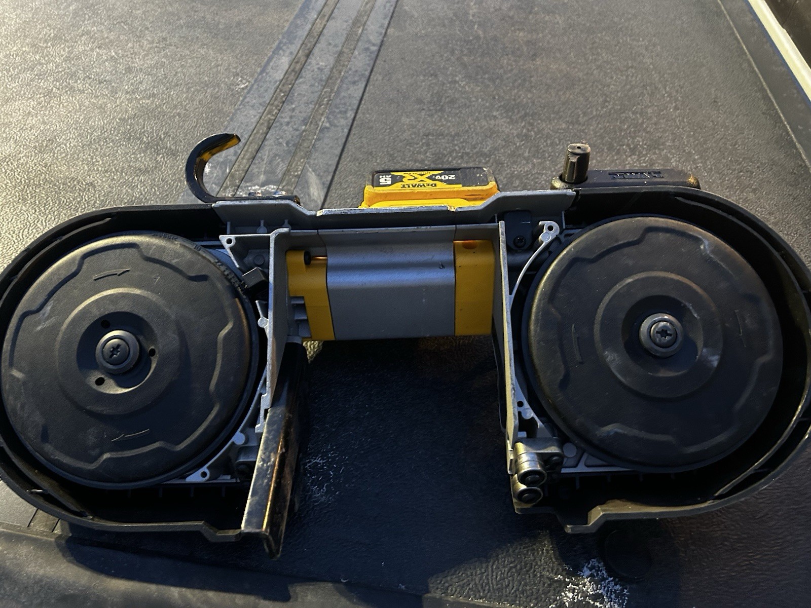 SLIGHTLY USED DEWALT BRUSHLESSSS 20v BANDSAW with TWO!! 20v EXTRA BATTERIES!!