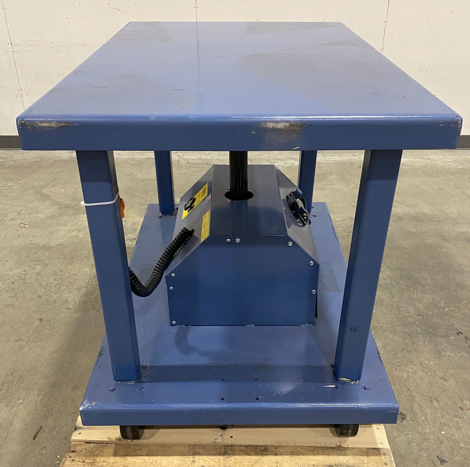 Wesco 32” x 48” Powered Lift Table 4000 Lb. Capacity 261105