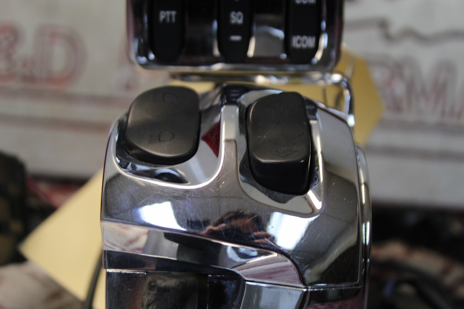 2008 VICTORY VISION TOURING LEFT CONTROL SWITCH W/ RADIO CONTROL BUTTONS VVT2