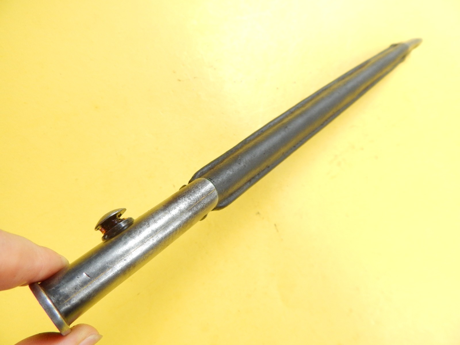 RARE DOUBLE SEAM SCABBARD - BRITISH ENFIELD 1907  BAYONET  SCABBARD