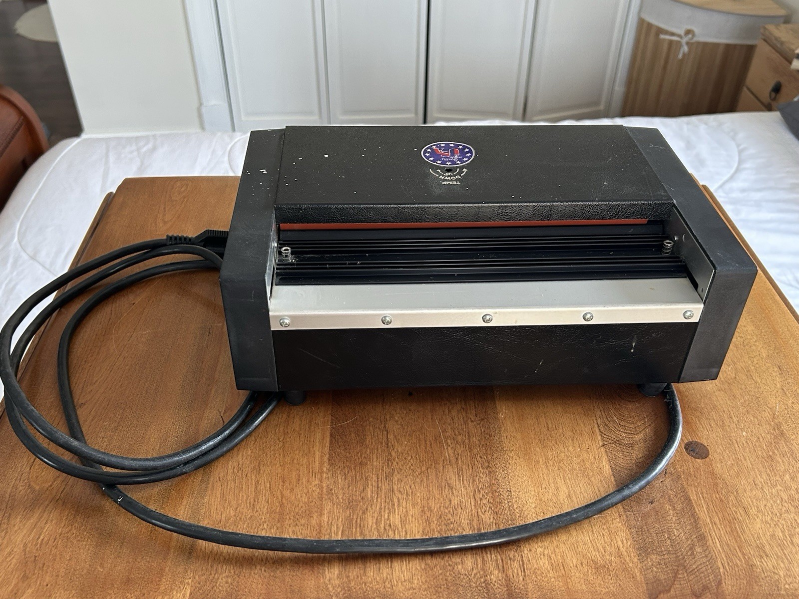 TLC Heavy Duty Laminator Model 6000 w/ 9”x 14.5” Pouches