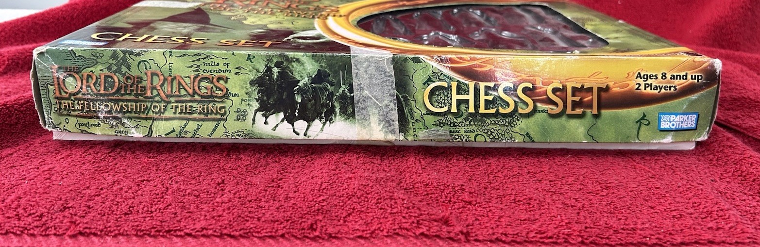 Complete Lord of The Rings Chess Set Game Fellowship Parker Bros LOTR Figures