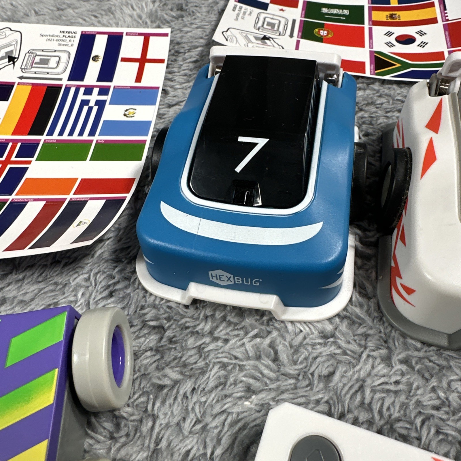 Lot 4 HEXBUG BATTLEBOTS 2 Remotes Stickers And Soccerballs Robots Toys Learning