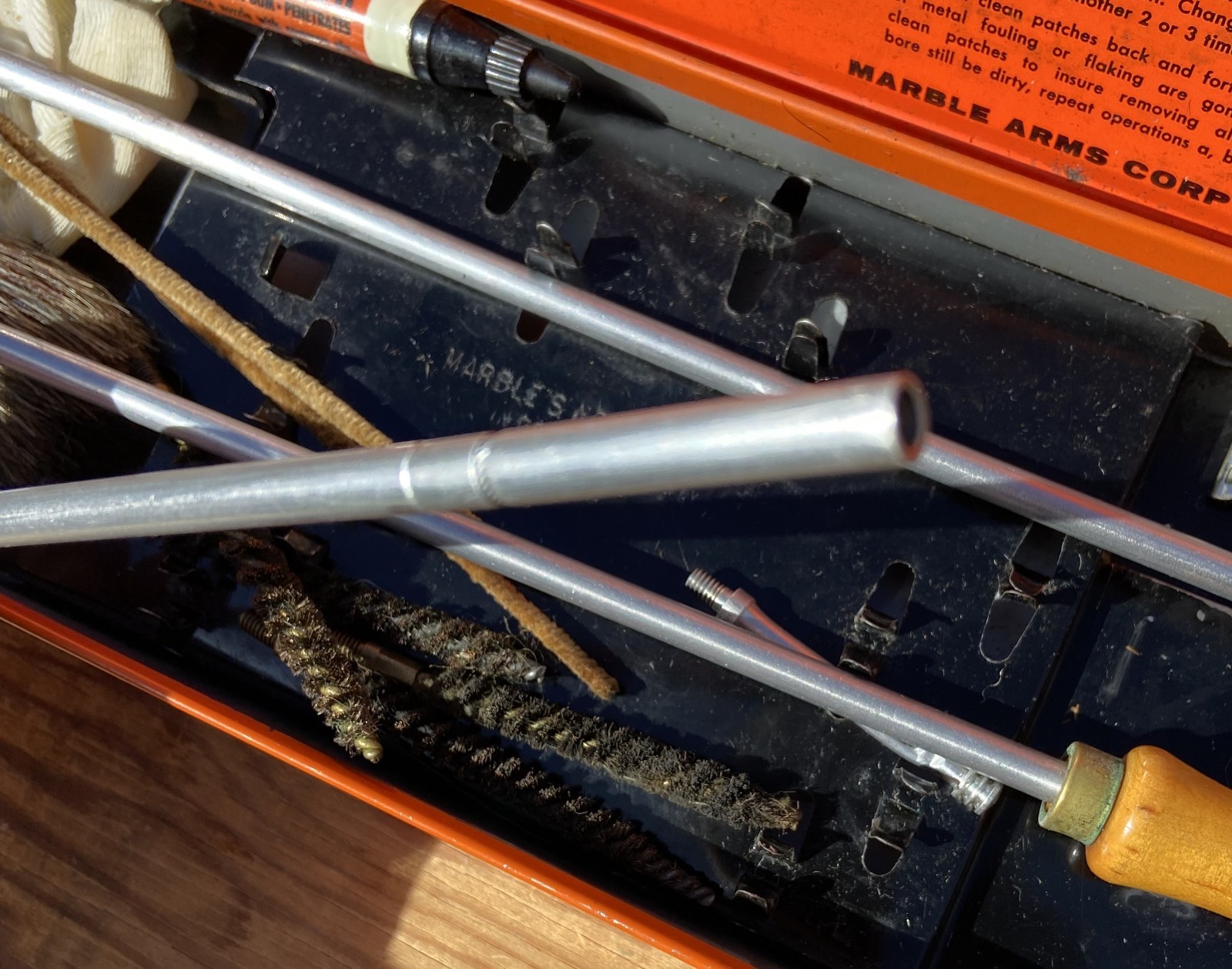 Old Vintage MARBLE'S GUN CLEANING KIT Metal Tin Box w/ Rod and some Accessories