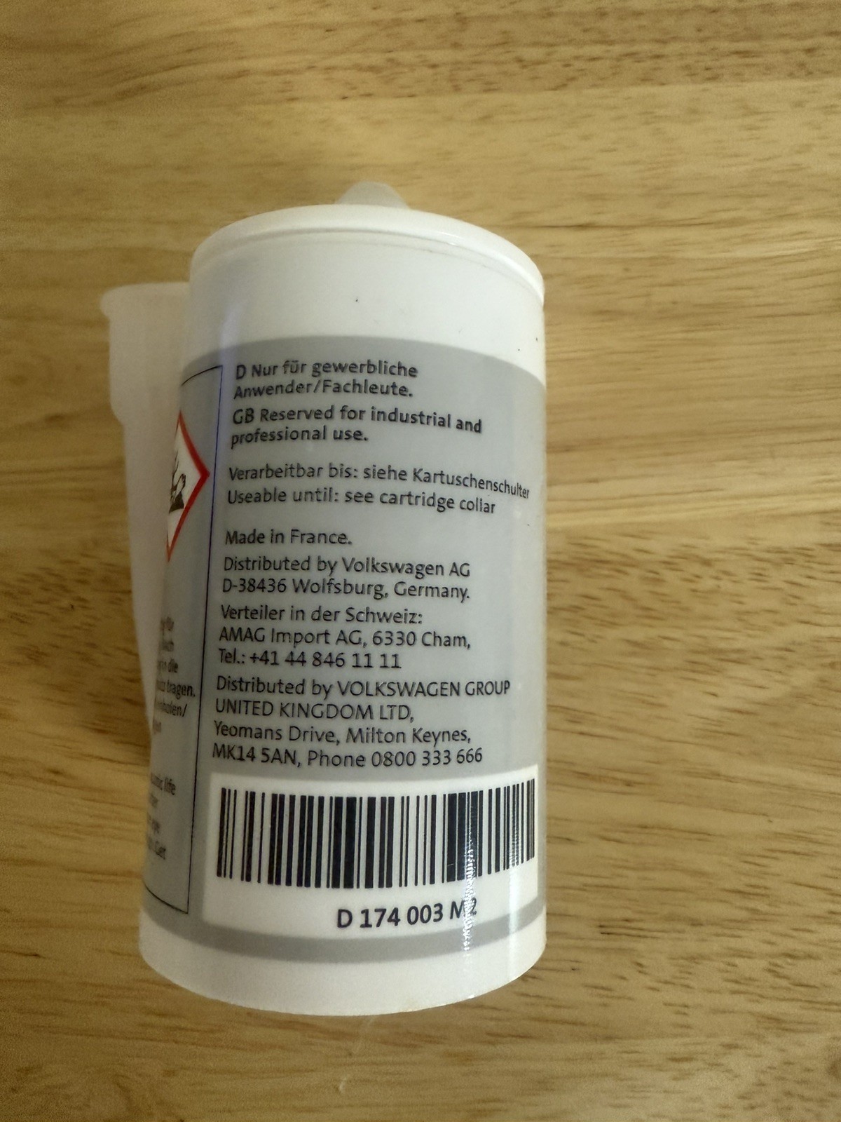 Genuine Volkswagen Audi Sealant D174003M2 Engine Sealant