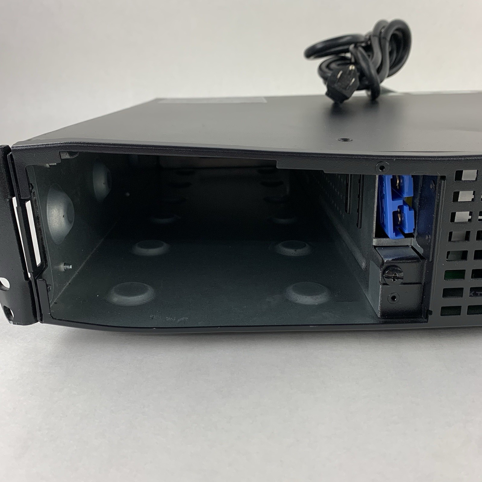 APC SMX1500RM2UCNC Battery Backup UPS Tested Bent No Net Card No Batt No Caddy