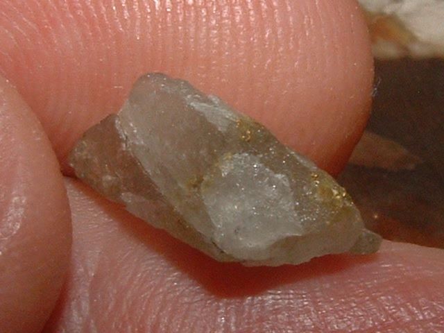GREY GOLD QUARTZ SPECIMEN .86 GRAM CALIFORNIA GOLD AND QUARTZ