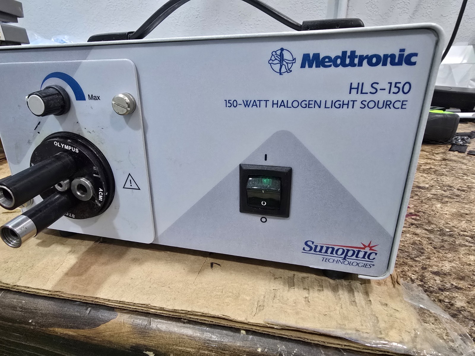 Medtronic Sunoptic HLS-150 Halogen Light Source as pictured working