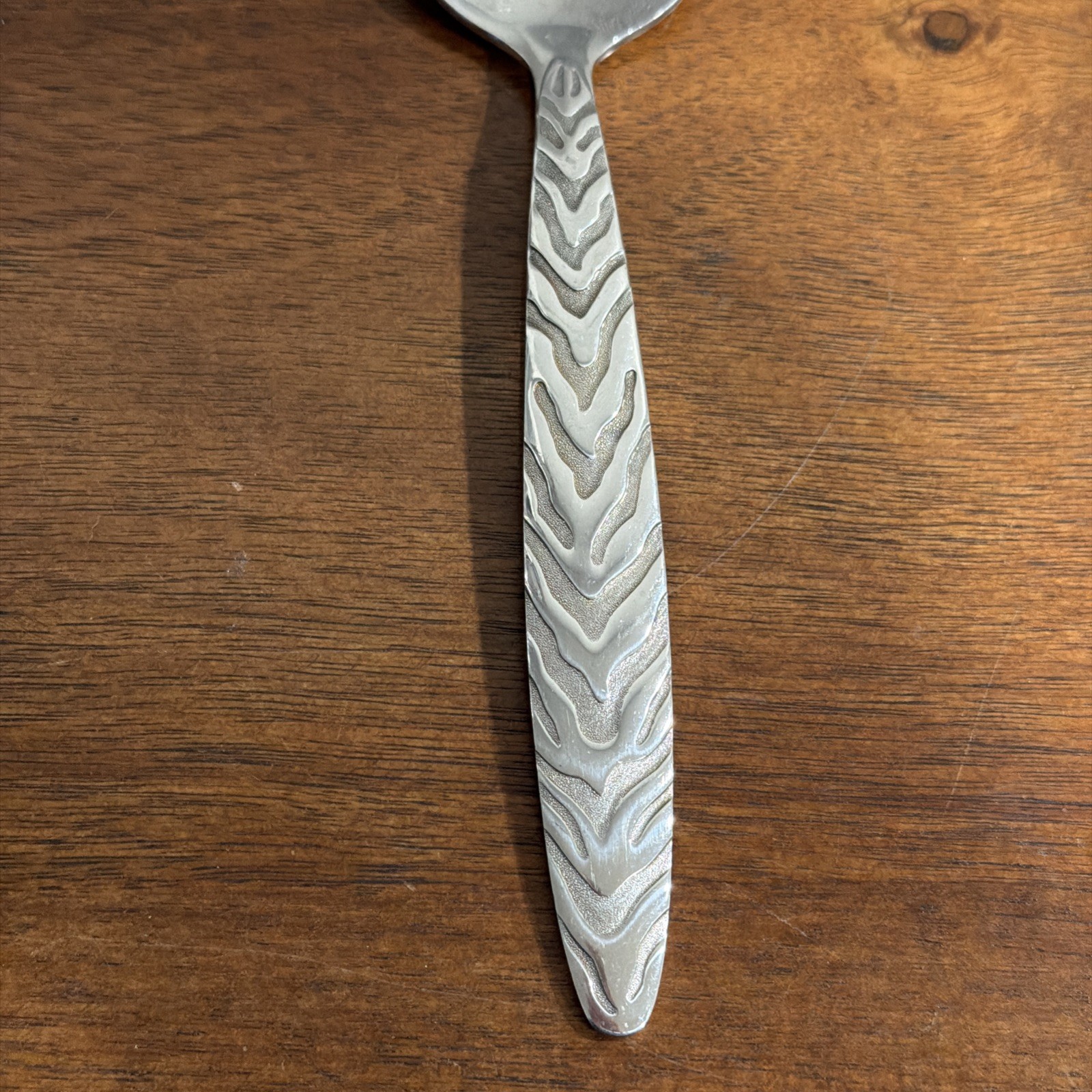 Rare ONEIDA Silver Serengeti (Stainless) 18/10 Slotted Serving Spoon. 2007.