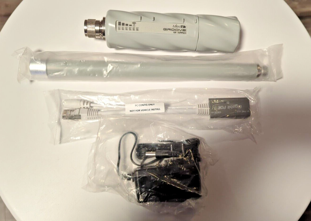 Mikrotik GrooveA-52HPacn-US RouterBoard 2.4/5GHz W/ NEW ANTENNA / GIGABIT POE