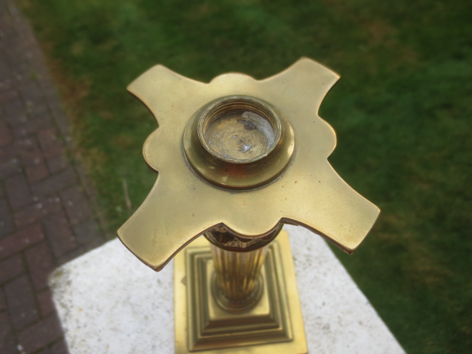 Antique Brass Corinthian Column Oil Lamp Brass 12" In Height