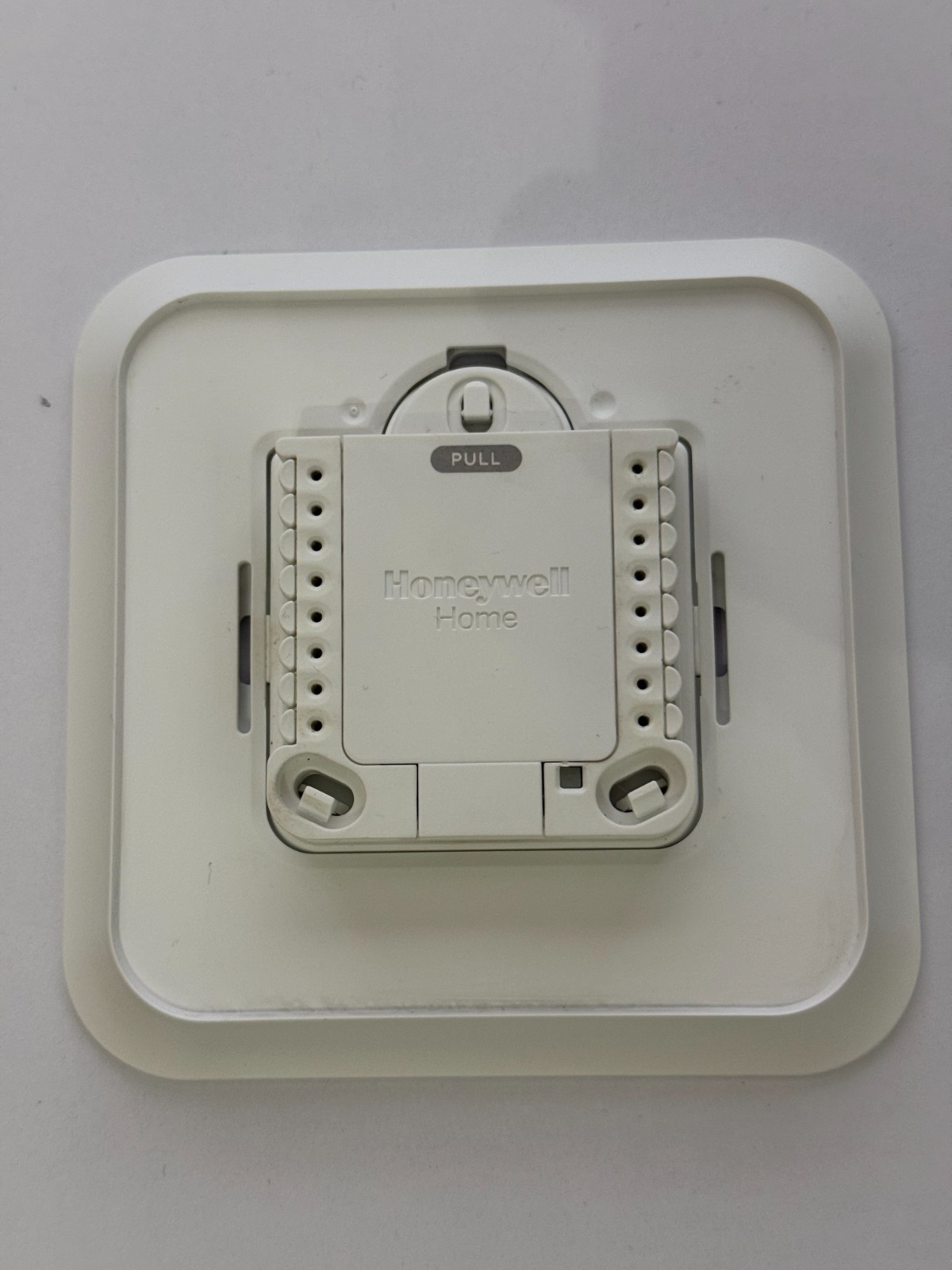 Honeywell T6 Pro Series Z-Wave Programmable Thermostat - White (TH6320ZW2007)