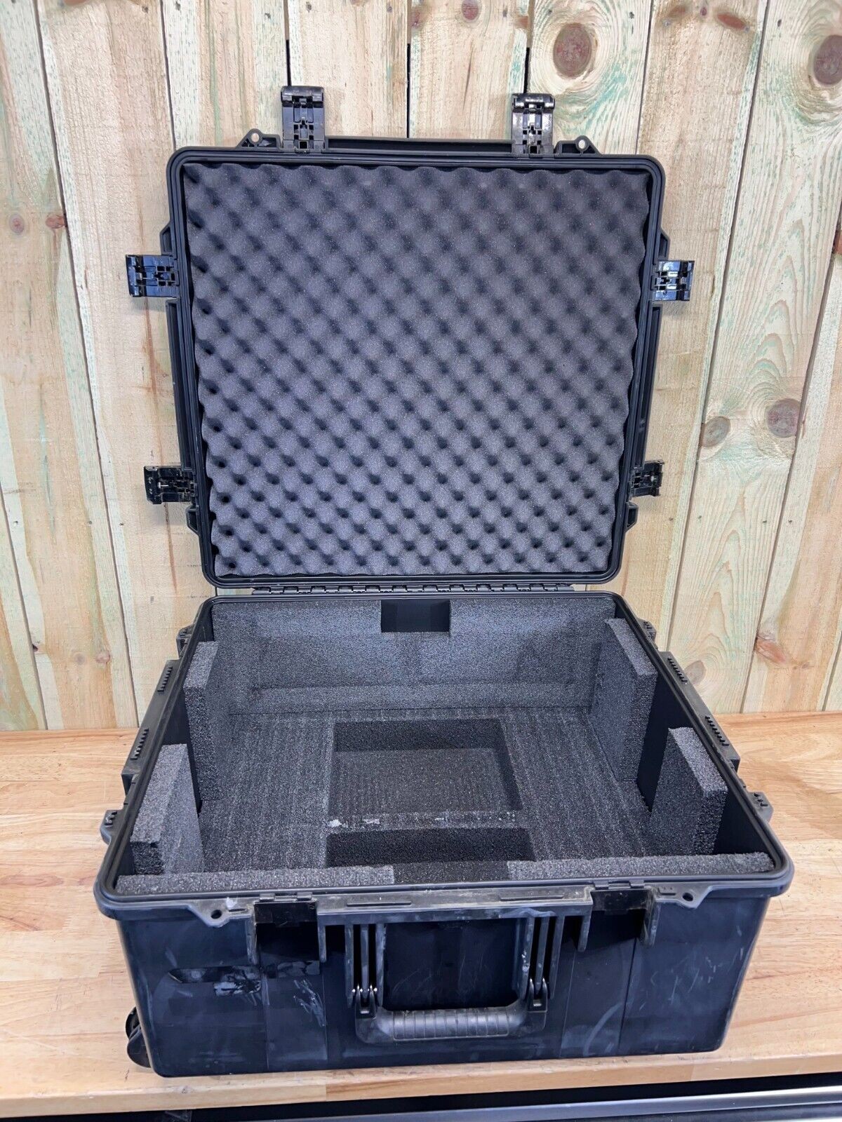 Pelican Storm IM2875 Black Used B/C Grade Waterproof Rolling Case