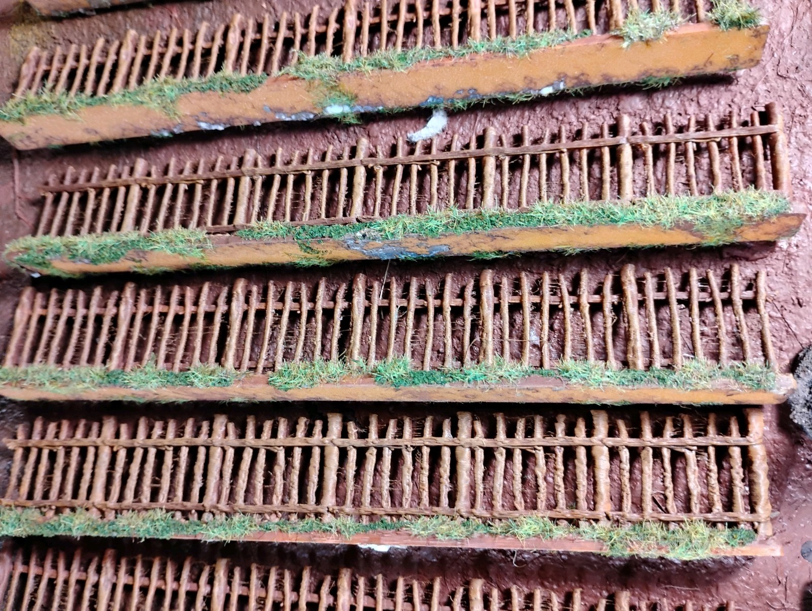 Wooden Fences Wargame Terrain 29pc of fence 108"- 9 feet Painted - 25mm 28mm