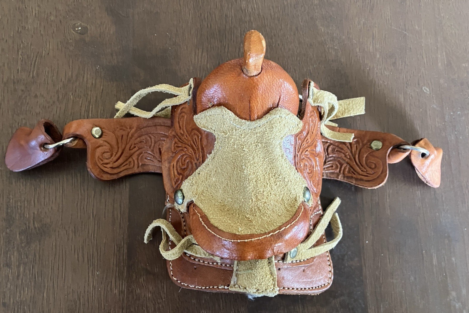 Vintage MINIATURE Western HORSE SADDLE Tooled Leather Salesman Sample or Toy