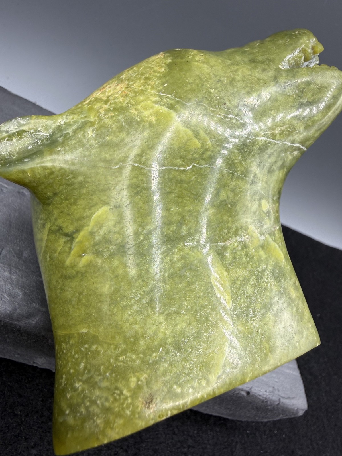 INUIT CARVED BEAR HEAD BY MOSHE KELLY carved serpentine