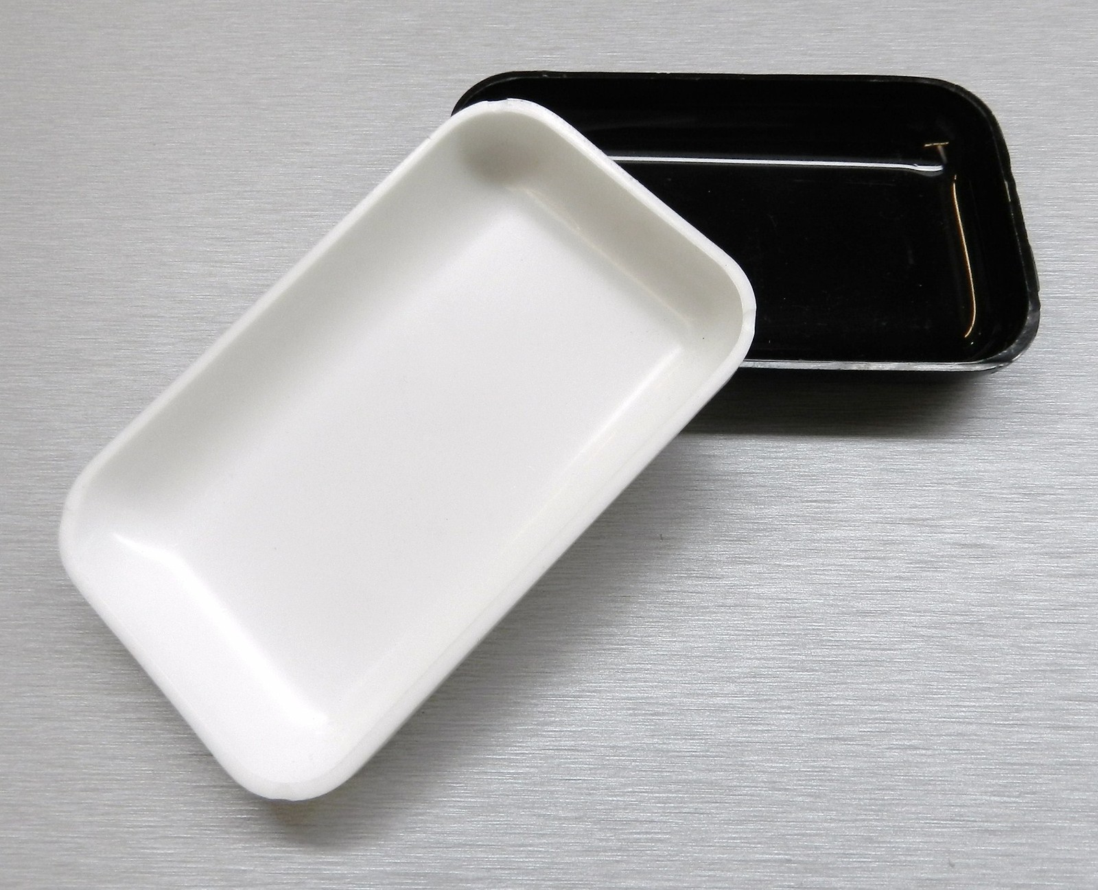 Sorting Trays Plastic for Diamonds Beads Gemstones White & Black Open Trays 2 pc