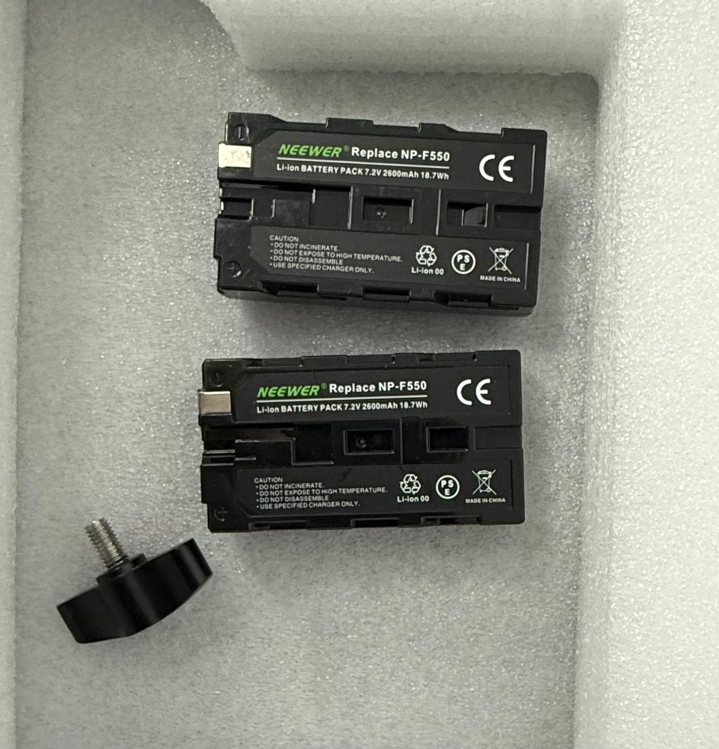 3 Pack Neewer LED Video Light Kit w/ Batteries & Carry Bags – NP-F550