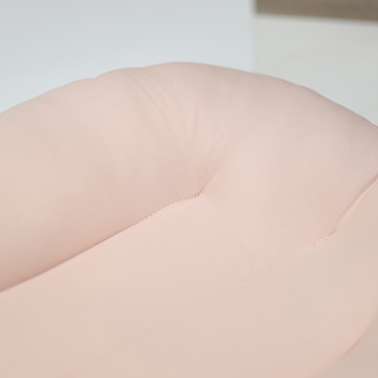 Snuggle Me Lounger Petal Light Pink