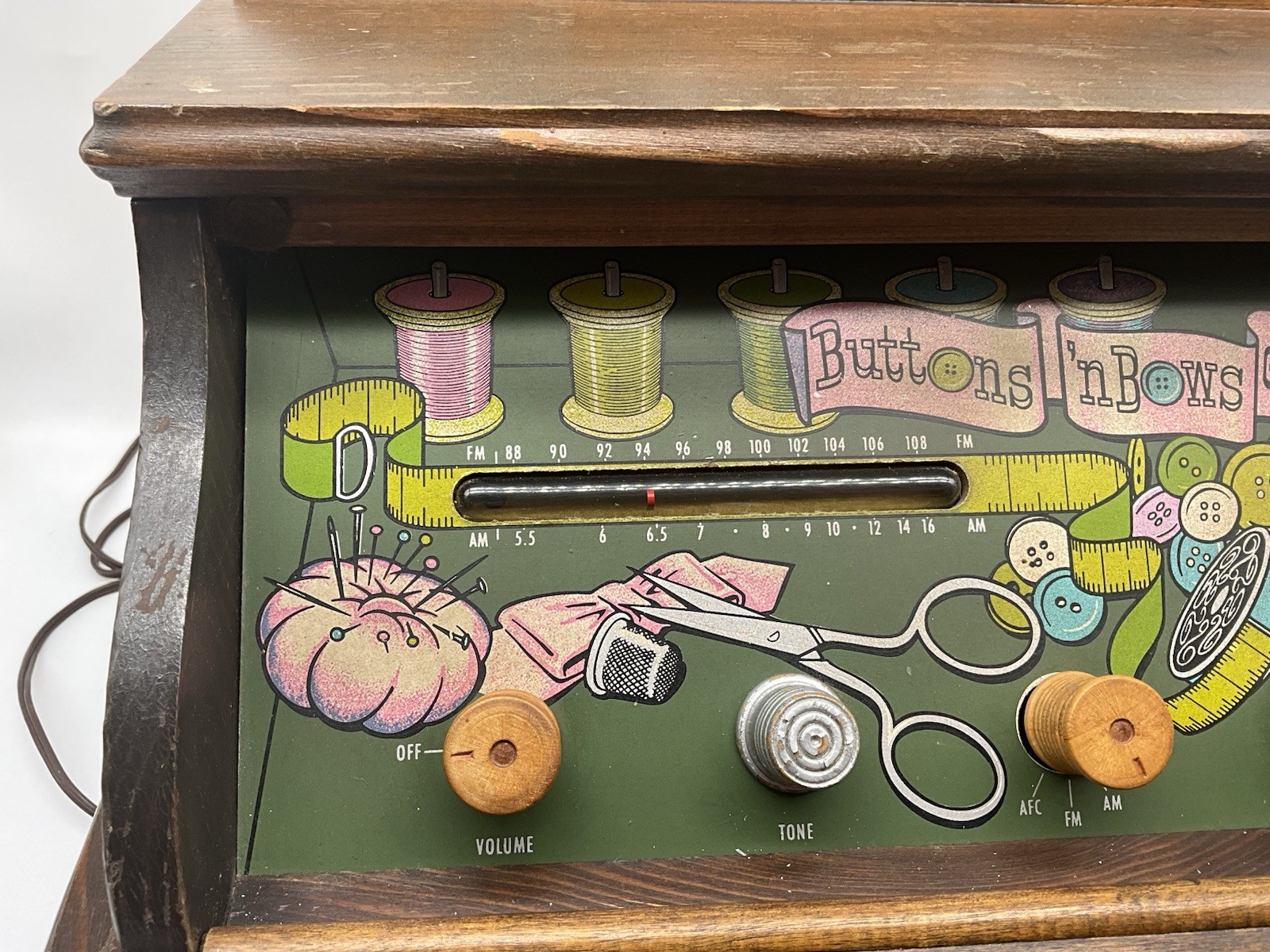 Guild Vintage 1965 "Button & Bows " Vacuum Tube AM/FM Radio Sewing Cabinet