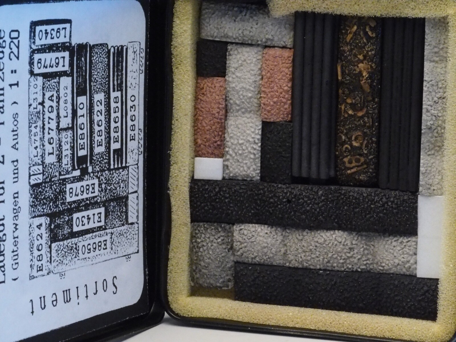 RAILEX Z-scale 15 Freight car and Truck loads in metal box, for MTL Marklin etc