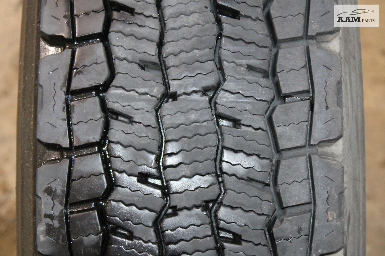 2018-2024 FREIGHTLINER CASCADIA WHEEL TIRE 295/75 R22.5 BRIDGESTONE OEM