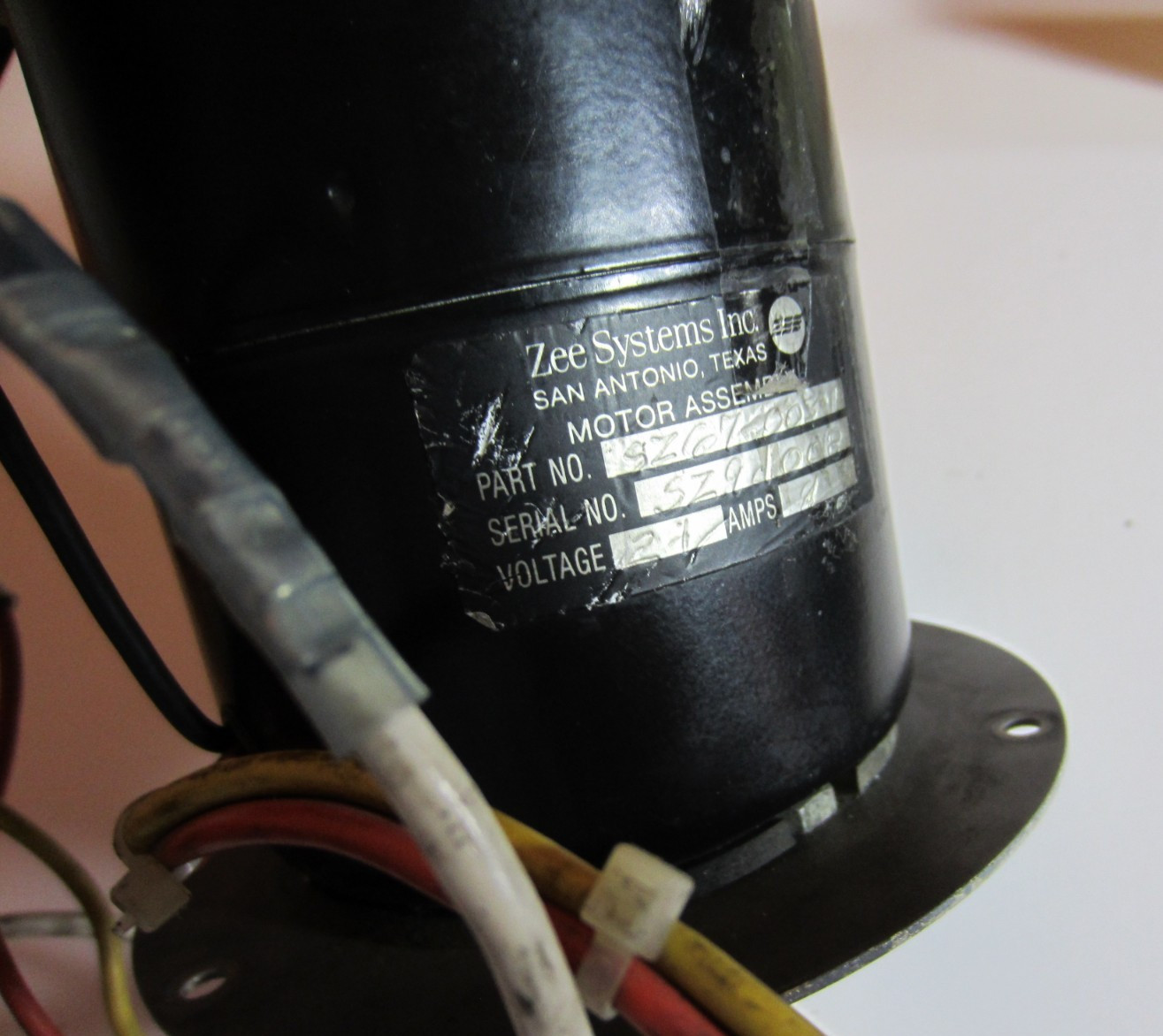 ZEE SYSTEMS MOTOR ASSEMBLY P/N 9Z67-003-1 USED AS REMOVED SPINS FREELY 24 VOLTS