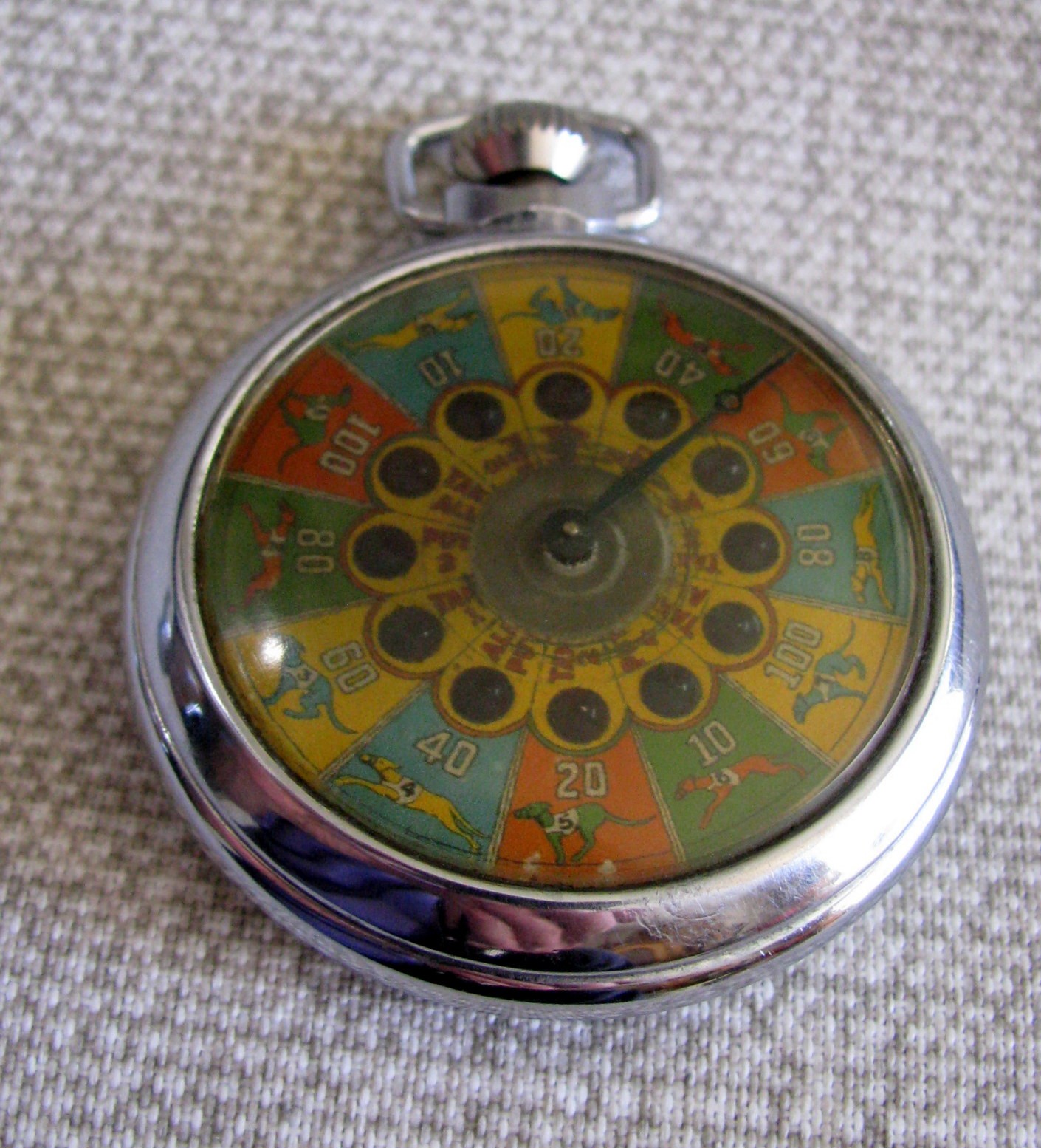 SCARCE PATTERN MECHANICAL GAMBLING DEVICE VINTAGE POCKET SIZE 12 DOGS / PUT+TAKE