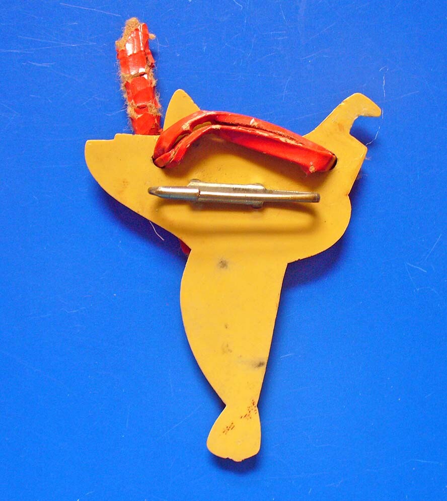 Equestrian PIN Vintage Western Trail HORSE SADDLE Figural 1950's Plastic Brooch