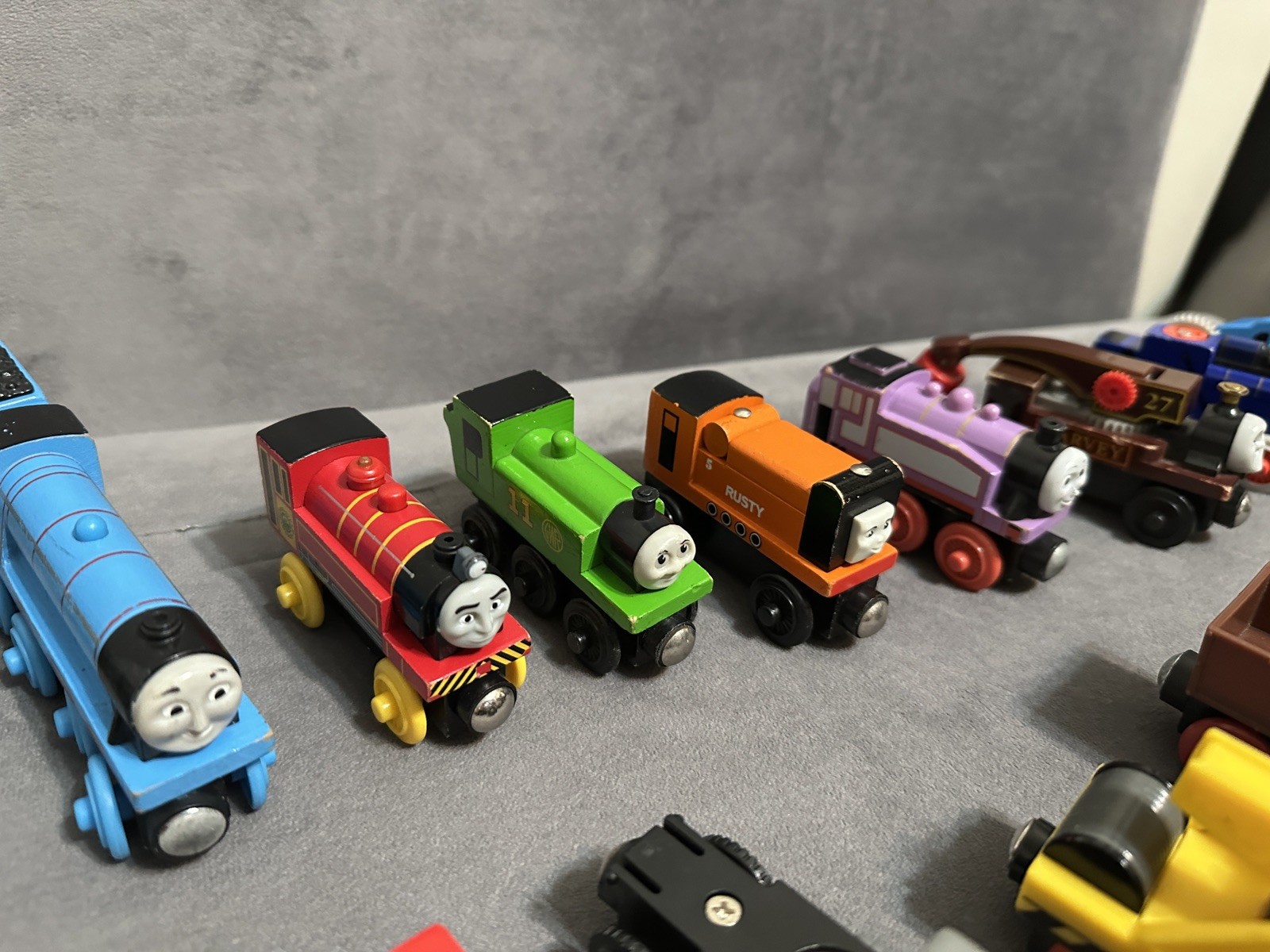 Thomas & Friends Wooden Railway Magnetic Train Lot of 40 Rare HTF