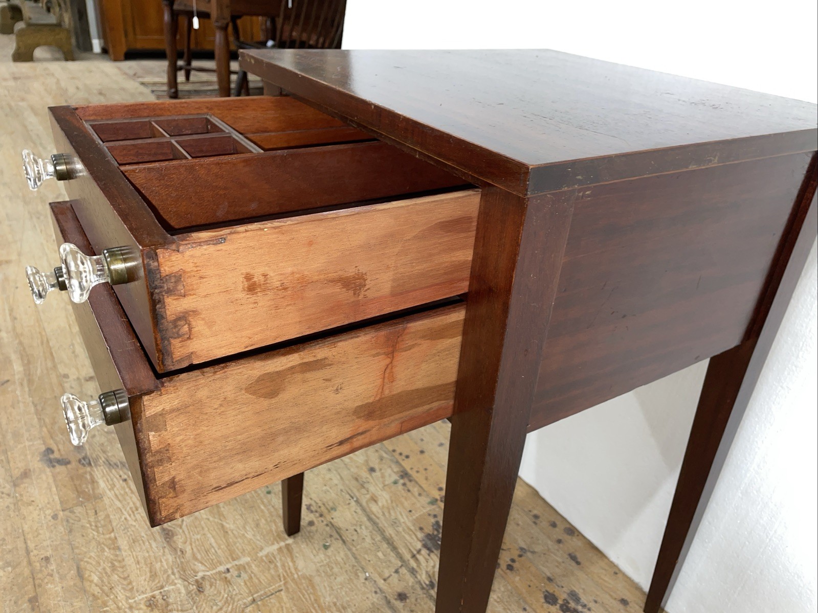 Vintage Mahogany 2 Drawer Table Nightstand lamp stand Glass knobs